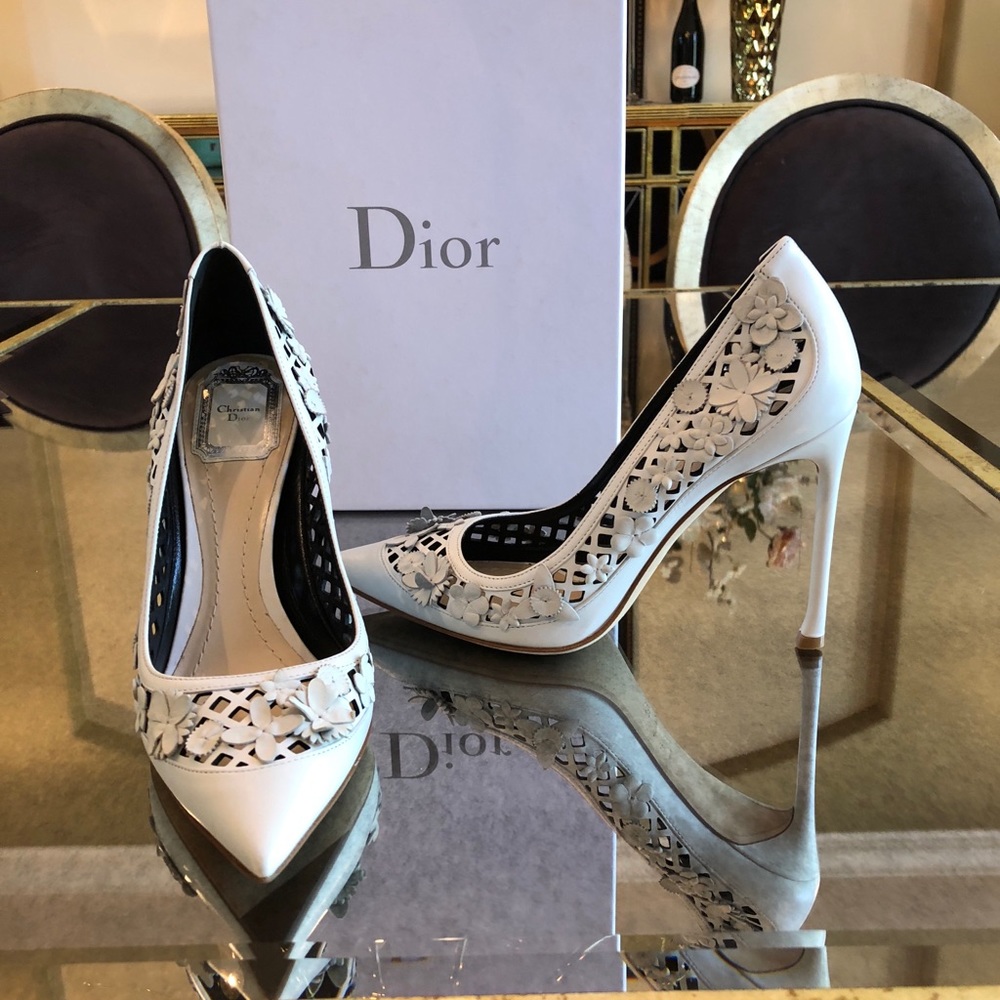‼️SOLD‼️CHRISTIAN DIOR FLORE LASER CUT PUMPS - Picture 5 of 7
